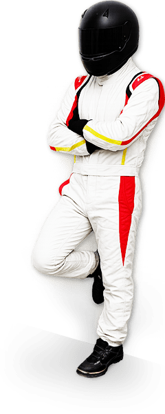 Pilote karting bras croisés